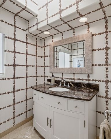 720 Manhattan Beach Boulevard, Manhattan Beach, CA 90266