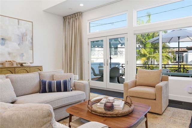 720 Manhattan Beach Boulevard, Manhattan Beach, CA 90266
