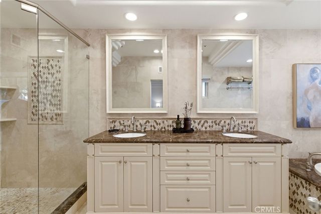 720 Manhattan Beach Boulevard, Manhattan Beach, CA 90266