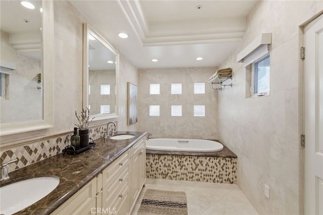 720 Manhattan Beach Boulevard, Manhattan Beach, CA 90266