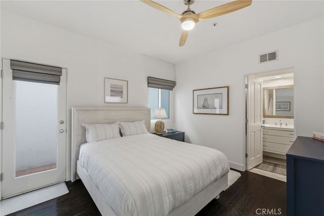 720 Manhattan Beach Boulevard, Manhattan Beach, CA 90266