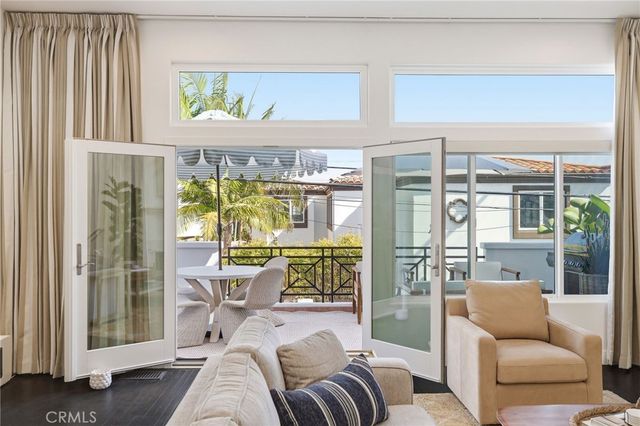 720 Manhattan Beach Boulevard, Manhattan Beach, CA 90266