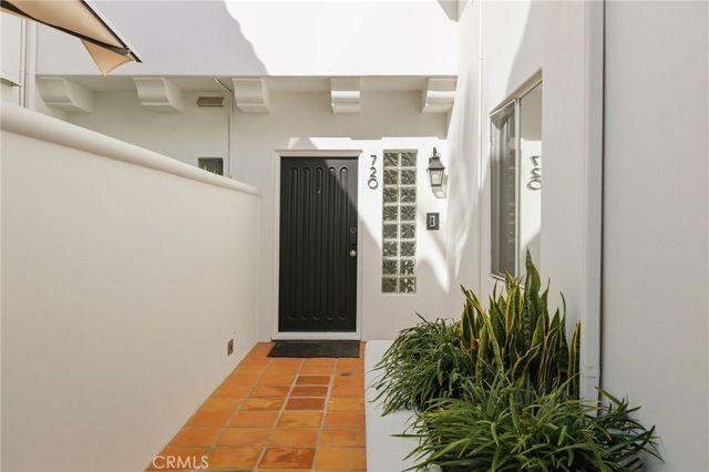 720 Manhattan Beach Boulevard, Manhattan Beach, CA 90266