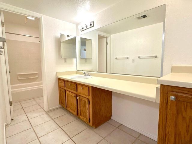 2228 E Campbell Avenue 214, Phoenix, AZ 85016