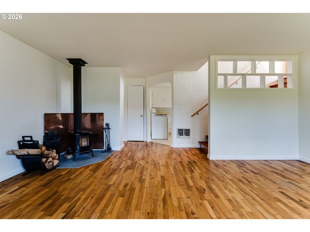 2125 W 19TH Pl, Eugene, OR 97405