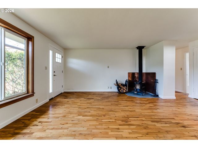 2125 W 19TH Pl, Eugene, OR 97405