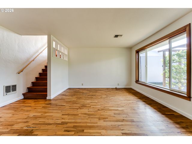 2125 W 19TH Pl, Eugene, OR 97405