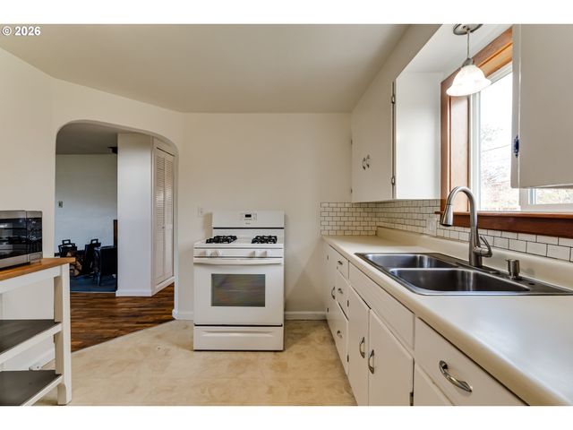 2125 W 19TH Pl, Eugene, OR 97405