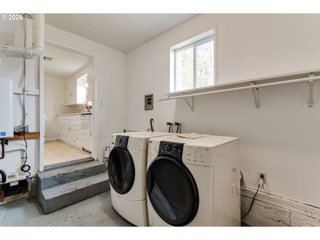 2125 W 19TH Pl, Eugene, OR 97405