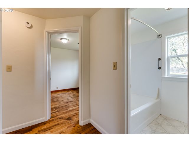 2125 W 19TH Pl, Eugene, OR 97405