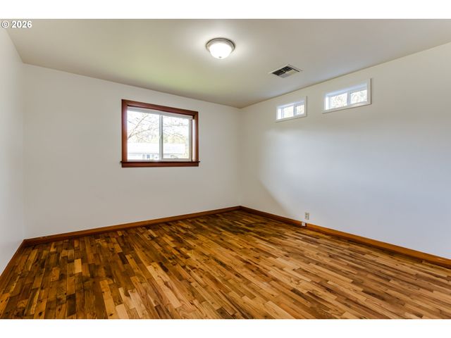 2125 W 19TH Pl, Eugene, OR 97405