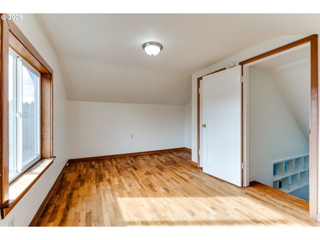 2125 W 19TH Pl, Eugene, OR 97405