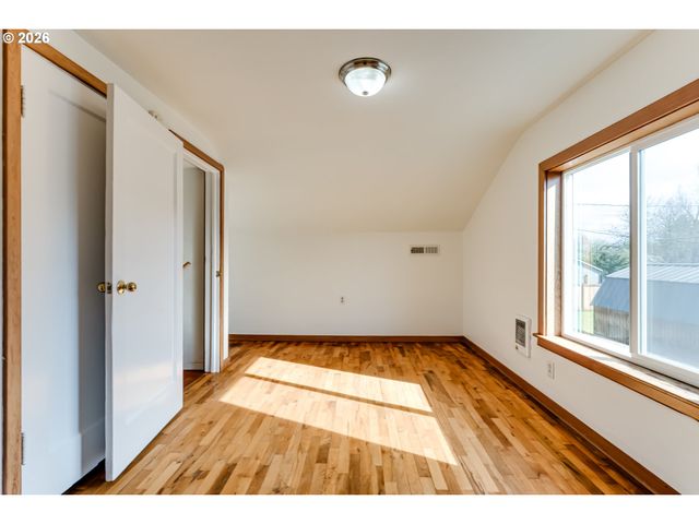 2125 W 19TH Pl, Eugene, OR 97405