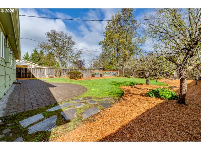 2125 W 19TH Pl, Eugene, OR 97405