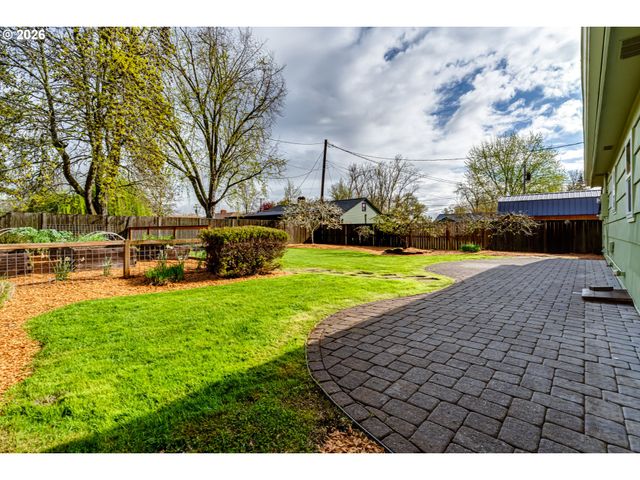 2125 W 19TH Pl, Eugene, OR 97405