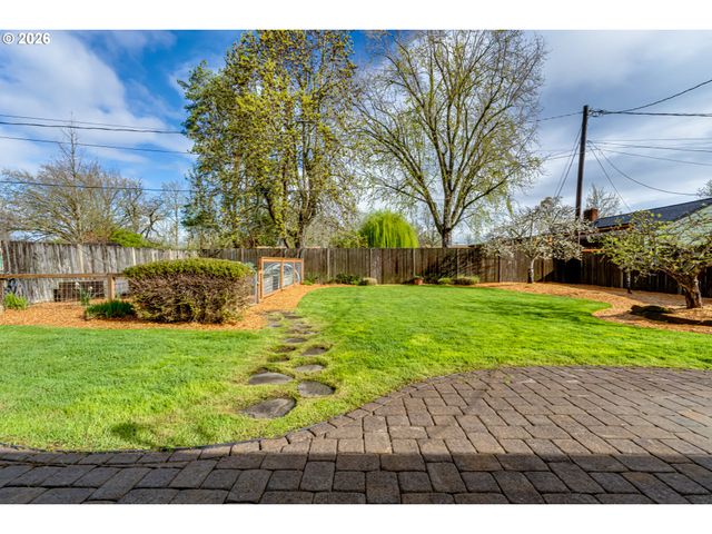 2125 W 19TH Pl, Eugene, OR 97405