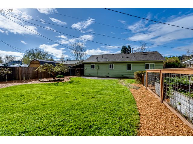 2125 W 19TH Pl, Eugene, OR 97405