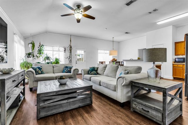 432 Maplegrove Drive, Cedar Hill, TX 75104