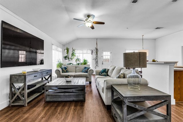 432 Maplegrove Drive, Cedar Hill, TX 75104