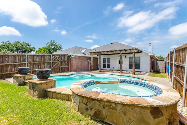 432 Maplegrove Drive, Cedar Hill, TX 75104