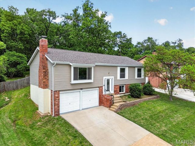 719 La Bonne Parkway, Manchester, MO 63021