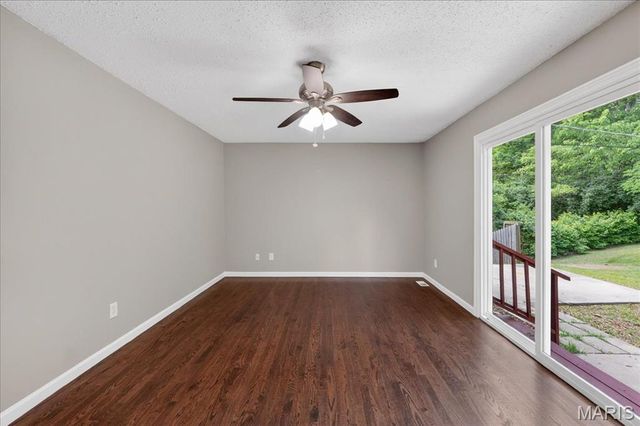 719 La Bonne Parkway, Manchester, MO 63021