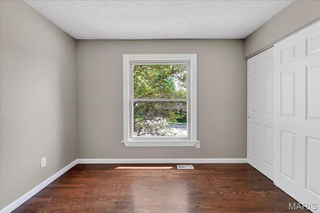 719 La Bonne Parkway, Manchester, MO 63021