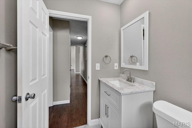 719 La Bonne Parkway, Manchester, MO 63021