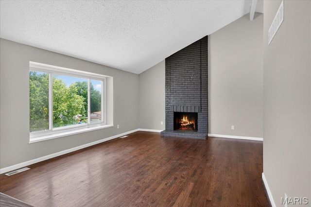 719 La Bonne Parkway, Manchester, MO 63021