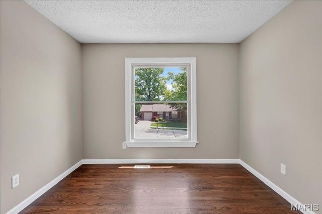 719 La Bonne Parkway, Manchester, MO 63021