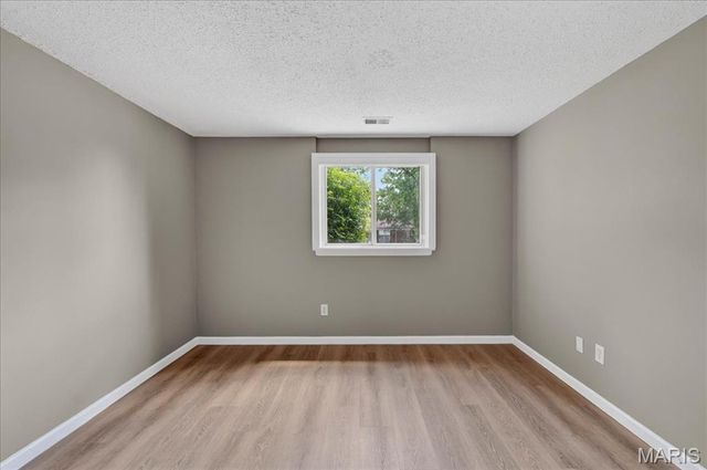 719 La Bonne Parkway, Manchester, MO 63021