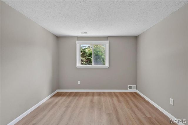 719 La Bonne Parkway, Manchester, MO 63021