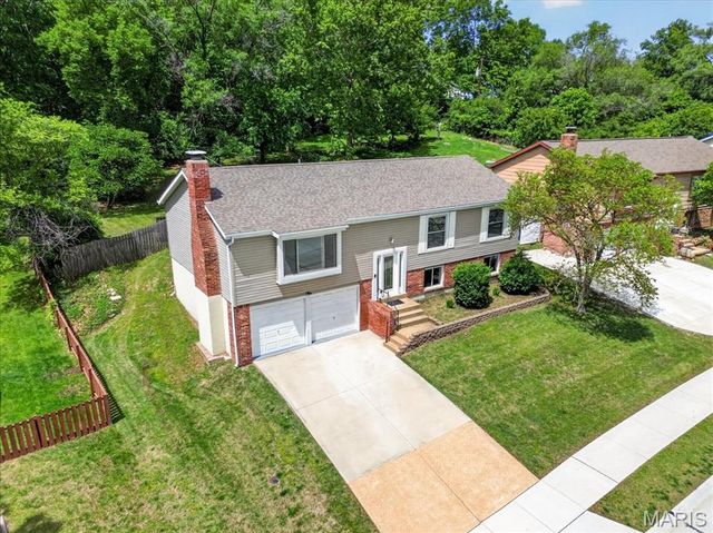 719 La Bonne Parkway, Manchester, MO 63021