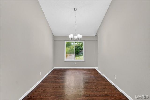 719 La Bonne Parkway, Manchester, MO 63021