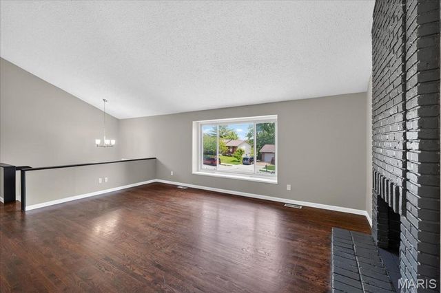 719 La Bonne Parkway, Manchester, MO 63021