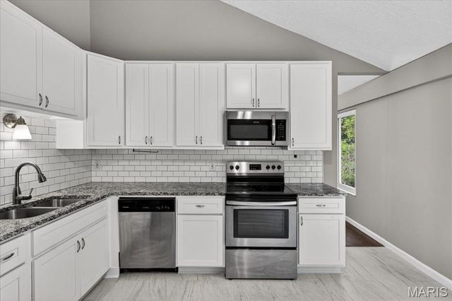 719 La Bonne Parkway, Manchester, MO 63021