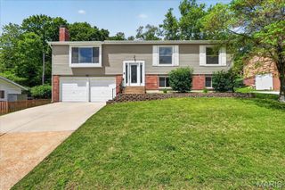719 La Bonne Parkway, Manchester, MO 63021