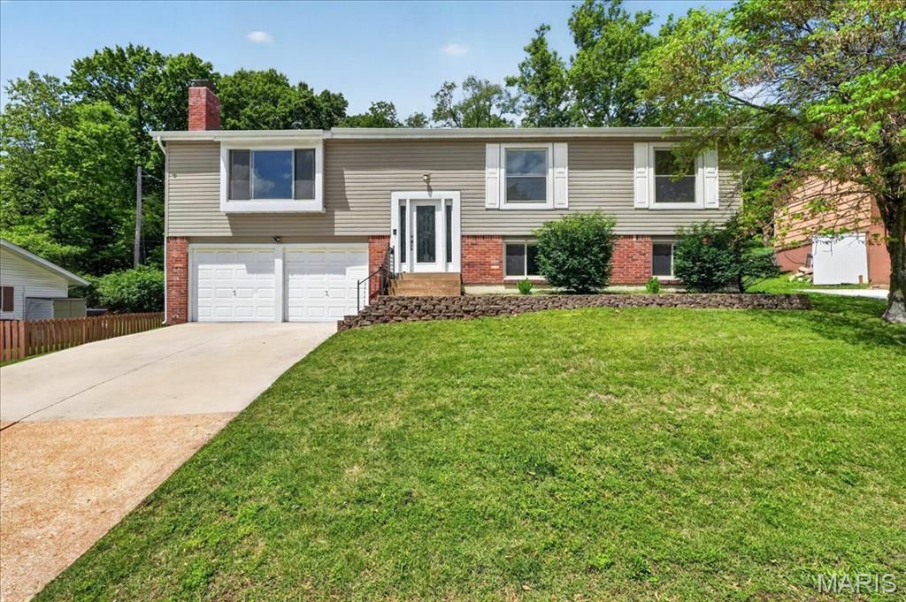 719 La Bonne Parkway, Manchester, MO 63021