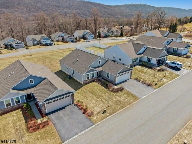 8 Lam Dr, Hardyston Twp., NJ 07419