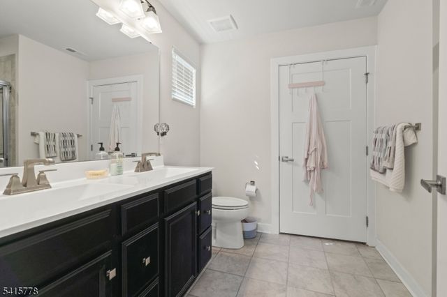 8 Lam Dr, Hardyston Twp., NJ 07419