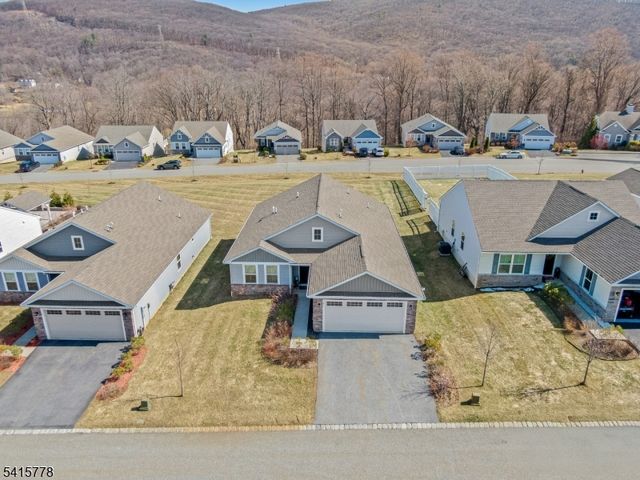 8 Lam Dr, Hardyston Twp., NJ 07419