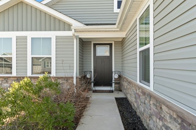 8 Lam Dr, Hardyston Twp., NJ 07419
