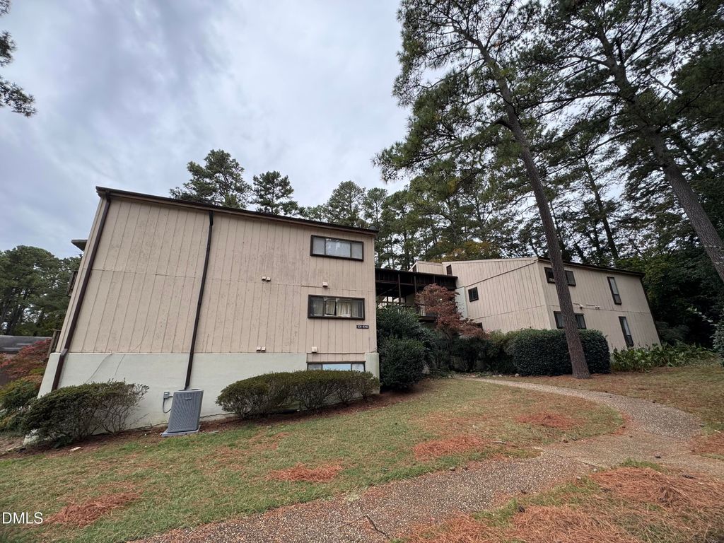 533 Pine Ridge Place, Raleigh, NC 27609