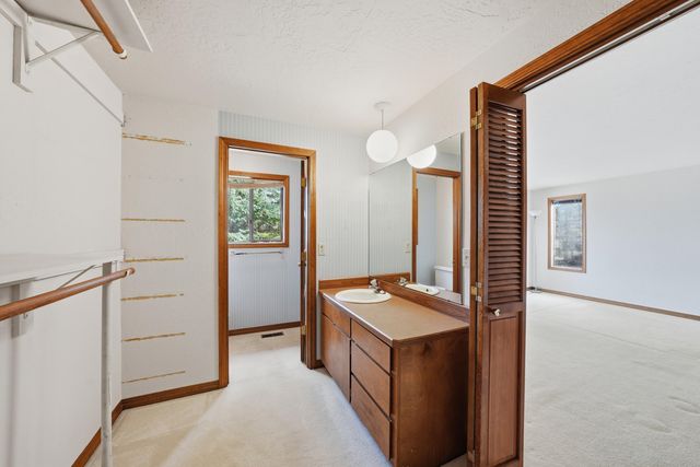 63940 E Quail Haven Drive, Bend, OR 97703