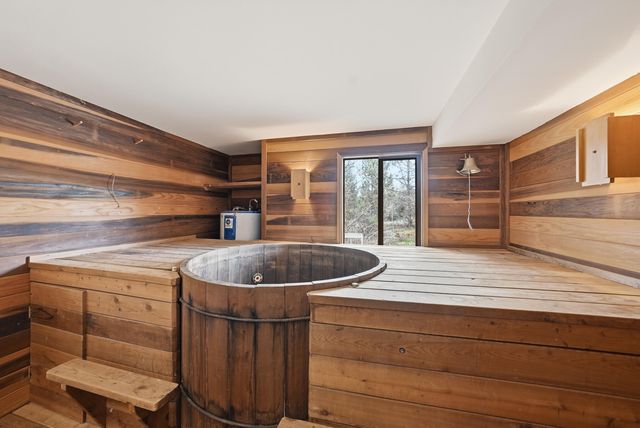 63940 E Quail Haven Drive, Bend, OR 97703