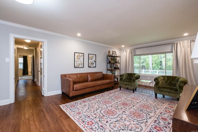 10 Stoney Brook Court, Little Rock, AR 72227