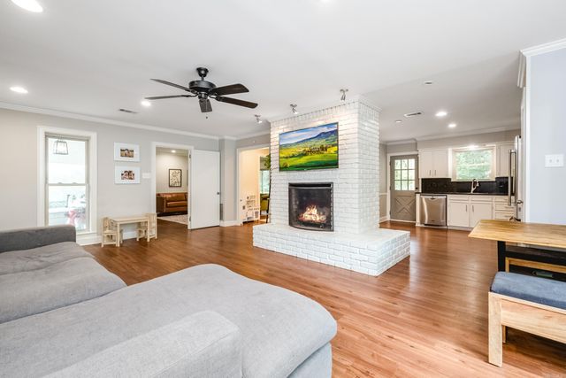 10 Stoney Brook Court, Little Rock, AR 72227