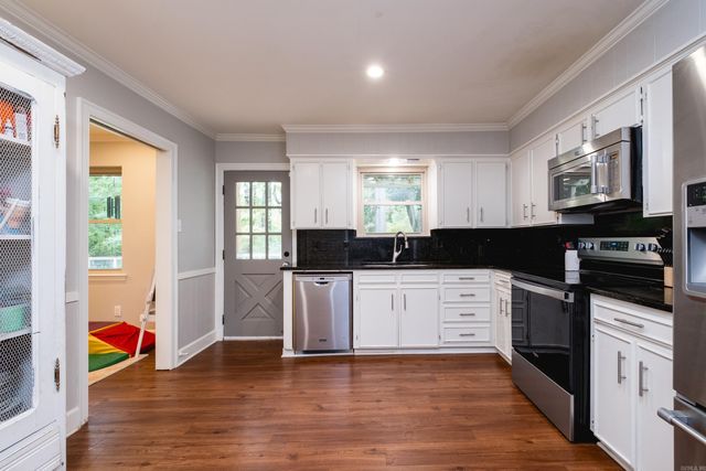 10 Stoney Brook Court, Little Rock, AR 72227