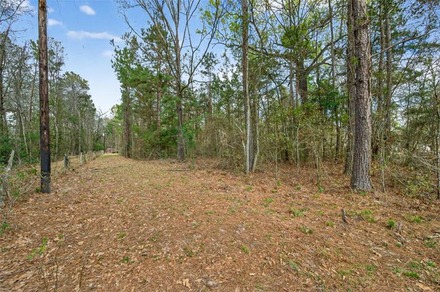 525 County Road 3016, Dayton, TX 77535