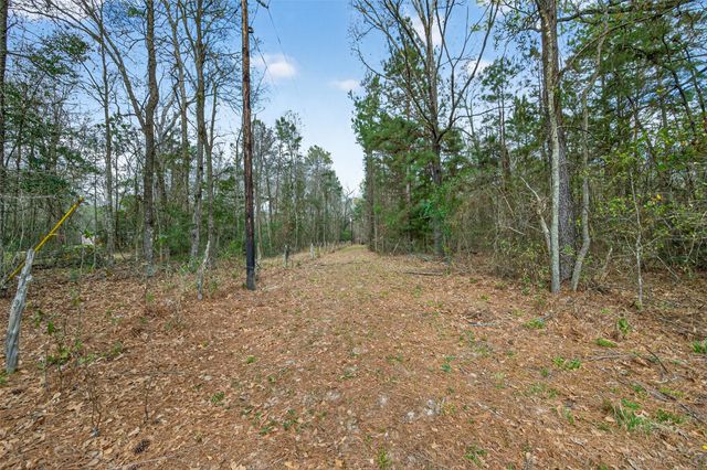 525 County Road 3016, Dayton, TX 77535